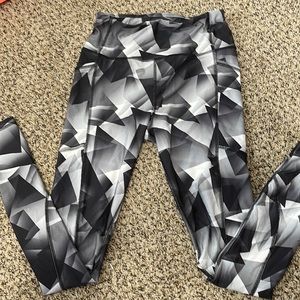 women’s black and white Avia leggings